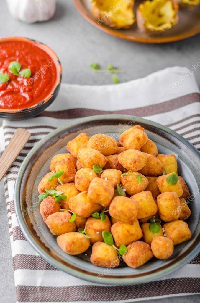 ITC Chilli Garlic Potato Shots 1 kg – Crispy & Spicy Garlic-Flavoured Potato Bites